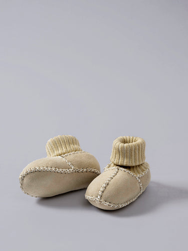 Babyfinken aus Lammfell mit Strickbündchen